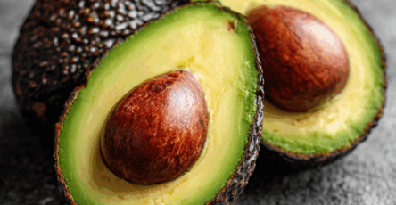 Danrus29 an avocado cut in half so that the pit is visible b352fe93 5784 43fa 8b6d 620c39d33442 768x768